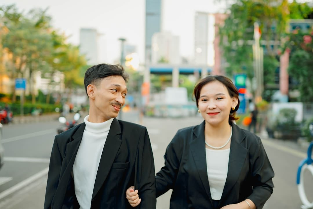双雄+AI，《捕风追影》演绎“新港片”